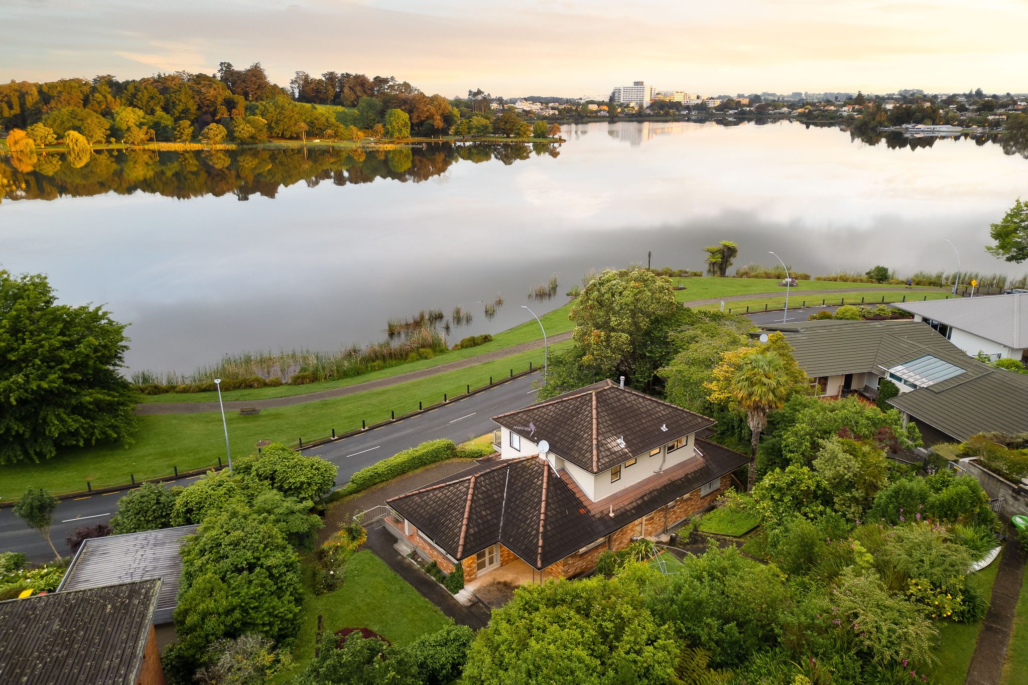 AL LLADOC Dream home. Unlimited Imagination. 